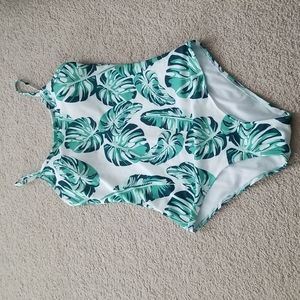 Leaf print one piece swimsuit Medium